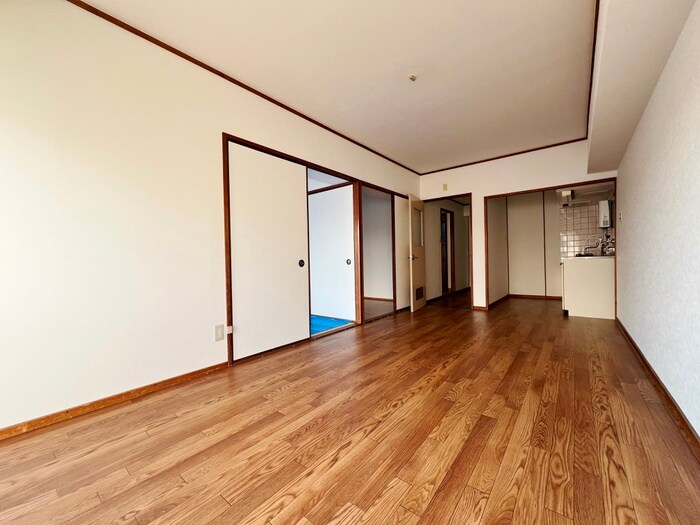 物件内観写真2　(居室)