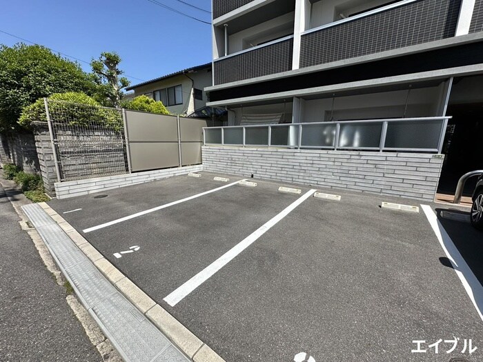 物件外観写真6　(駐車場)