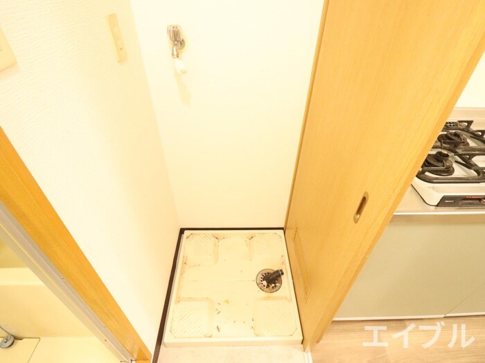 物件内観写真12　(洗濯機置場)