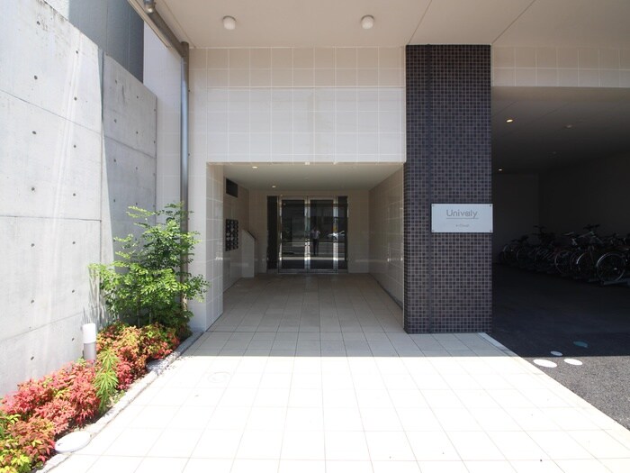 物件外観写真2　(エントランス部分)