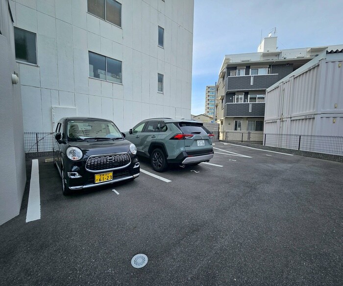 物件外観写真4　(駐車場)