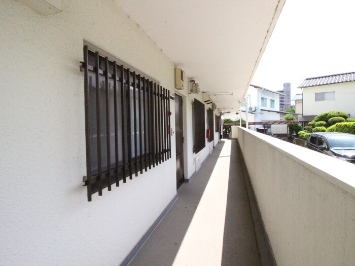 物件外観写真6　(エントランス部分)