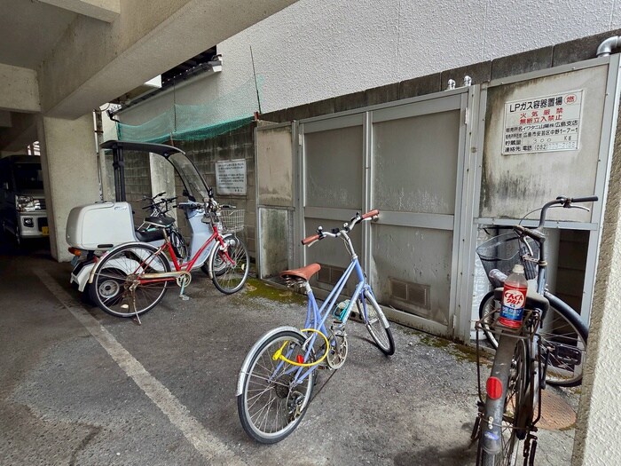 物件外観写真6　(駐輪場)
