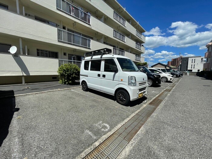 物件外観写真4　(駐車場)