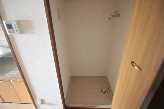 物件内観写真11　(洗濯機置場)