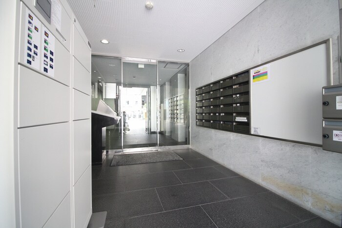 物件外観写真2　(エントランス部分)