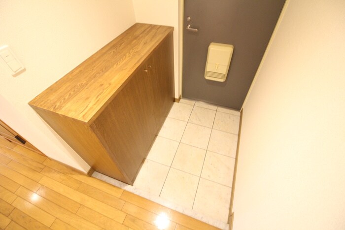 物件内観写真13　(玄関)