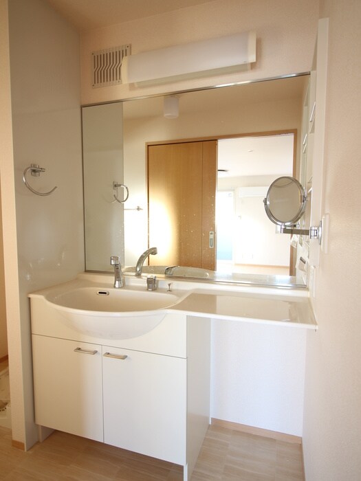 物件内観写真8　(洗面)