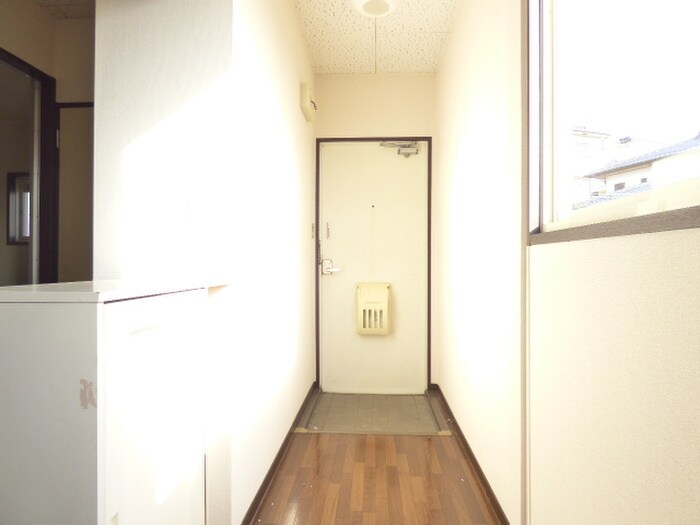 物件内観写真9　(玄関)
