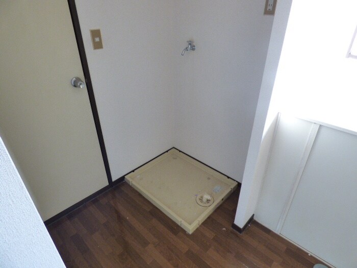 物件内観写真10　(洗濯機置場)