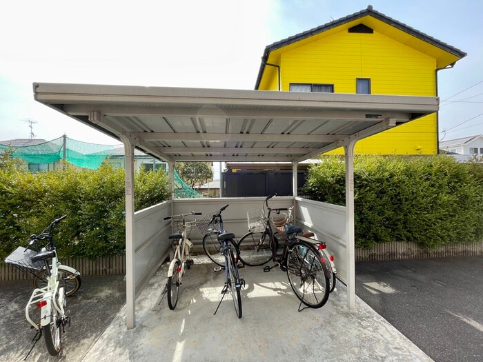 物件外観写真3　(駐輪場)