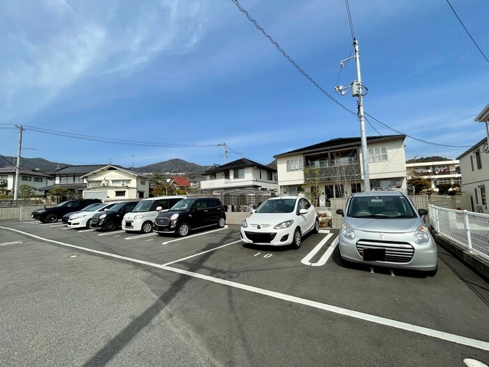 物件外観写真5　(駐車場)