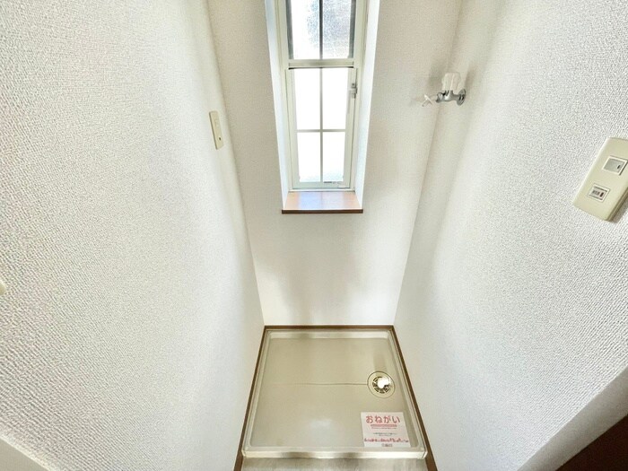 物件内観写真17　(洗濯機置場)