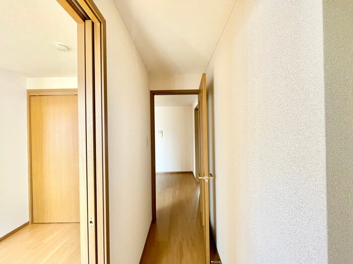 物件内観写真18　(廊下)