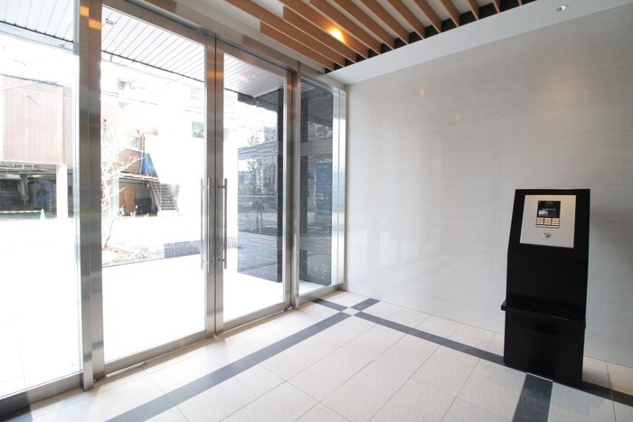 物件外観写真2　(エントランス部分)