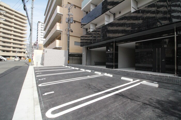 物件外観写真4　(駐車場)