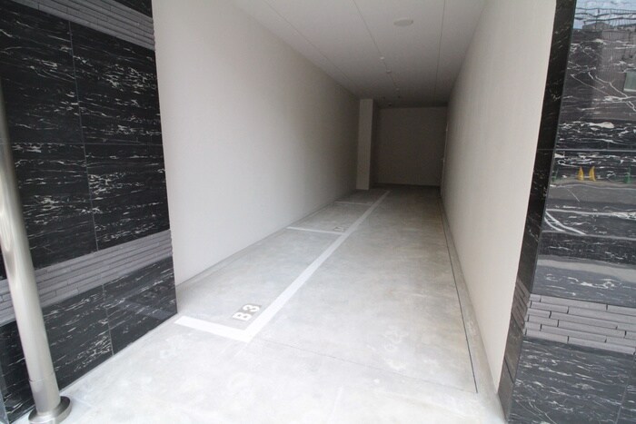 物件外観写真6　(バイク置き場)