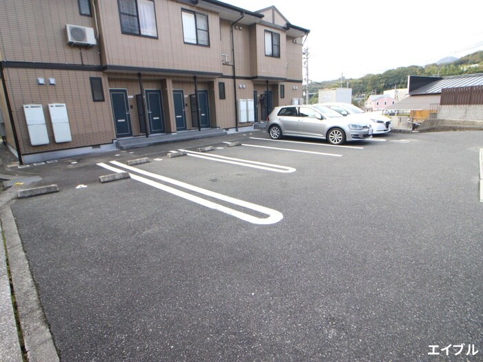 物件外観写真2　(駐車場)