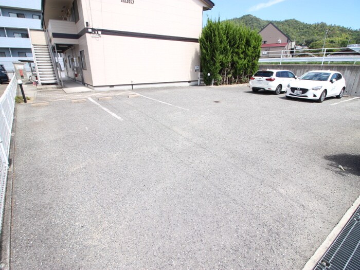 物件外観写真2　(駐車場)