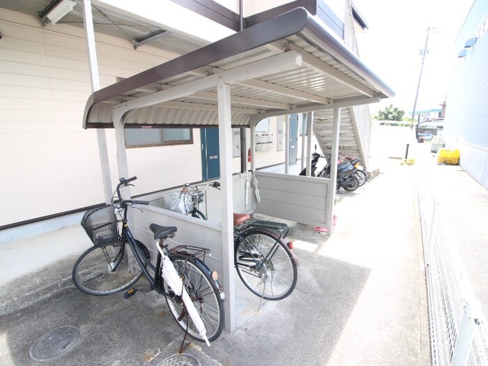 物件外観写真3　(駐輪場)