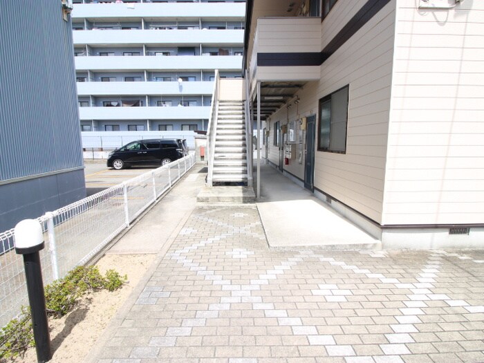 物件外観写真4　(エントランス部分)