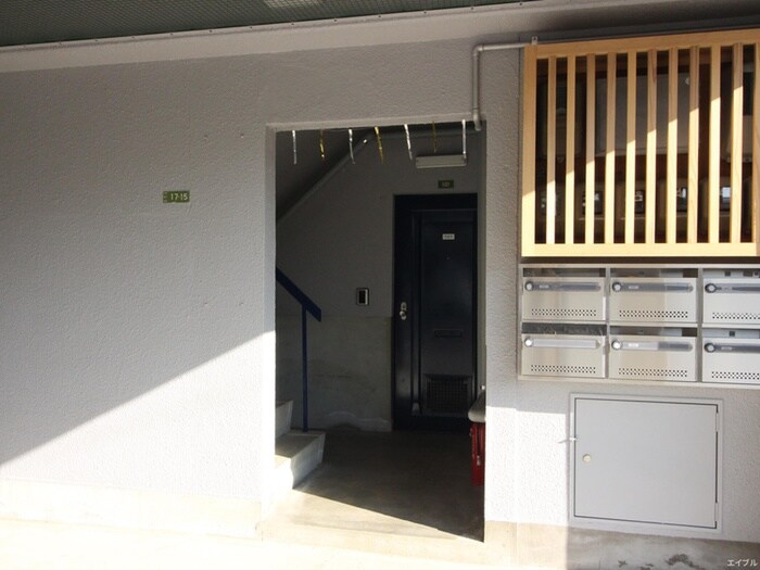 物件外観写真2　(エントランス部分)