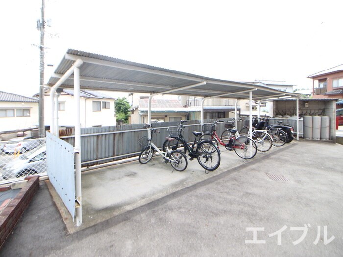 物件外観写真4　(駐輪場)
