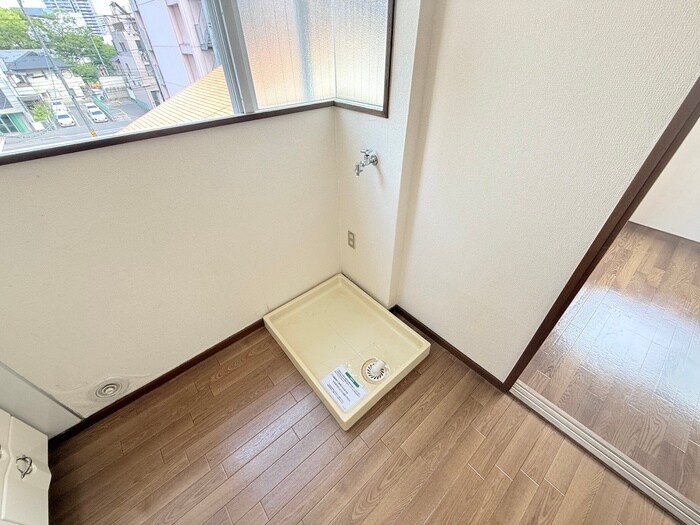 物件内観写真16　(洗濯機置場)