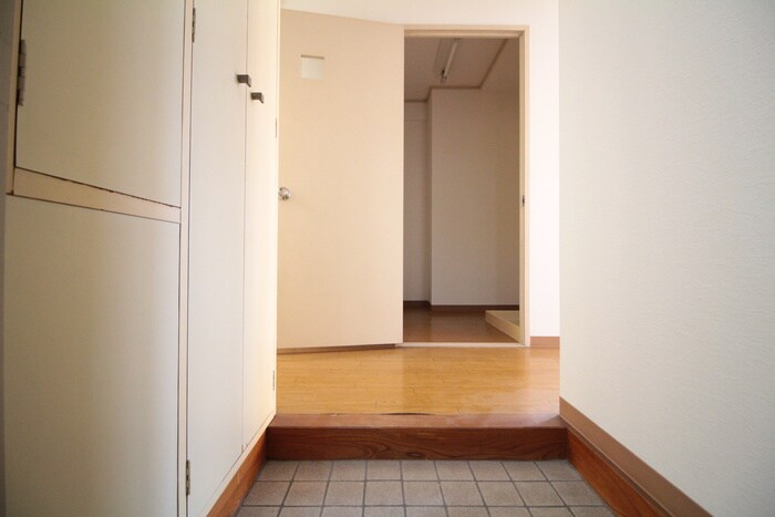 物件内観写真12　(玄関)