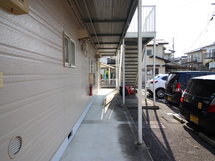 物件外観写真2　(エントランス部分)