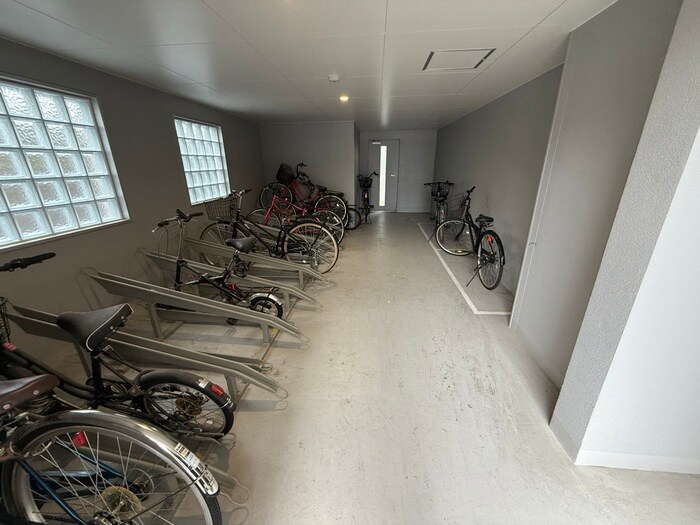 物件外観写真3　(駐輪場)