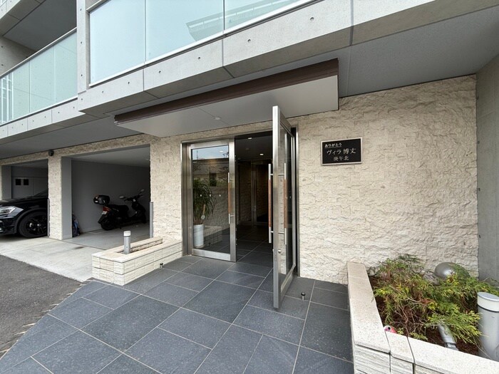 物件外観写真4　(エントランス部分)