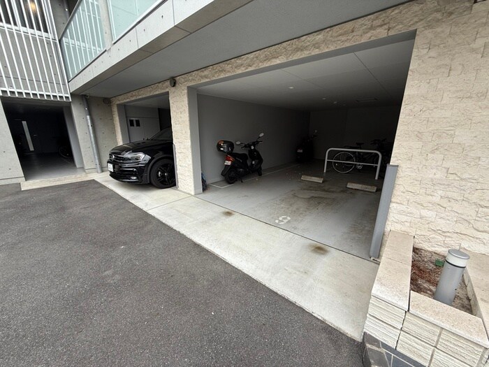 物件外観写真5　(駐車場)