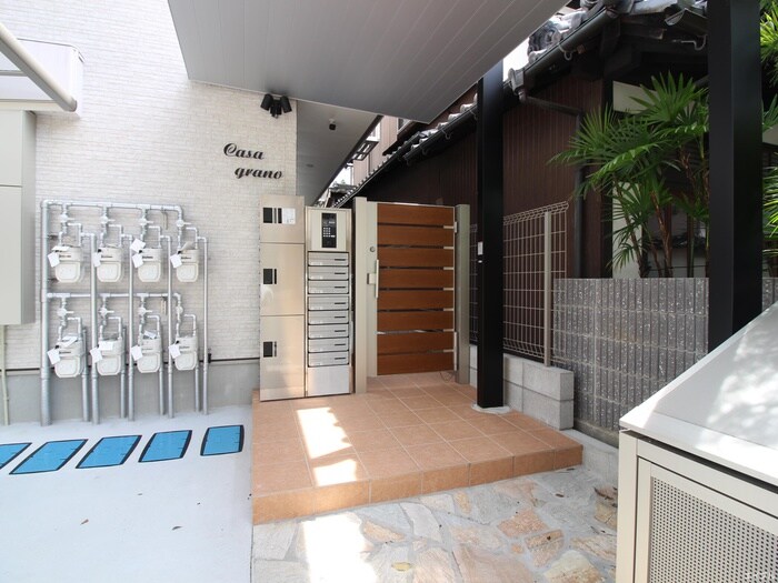 物件外観写真2　(エントランス部分)