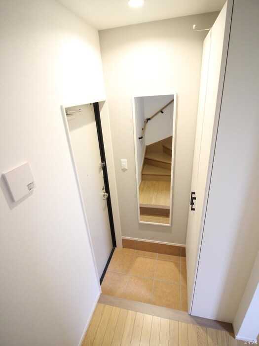 物件内観写真12　(玄関)