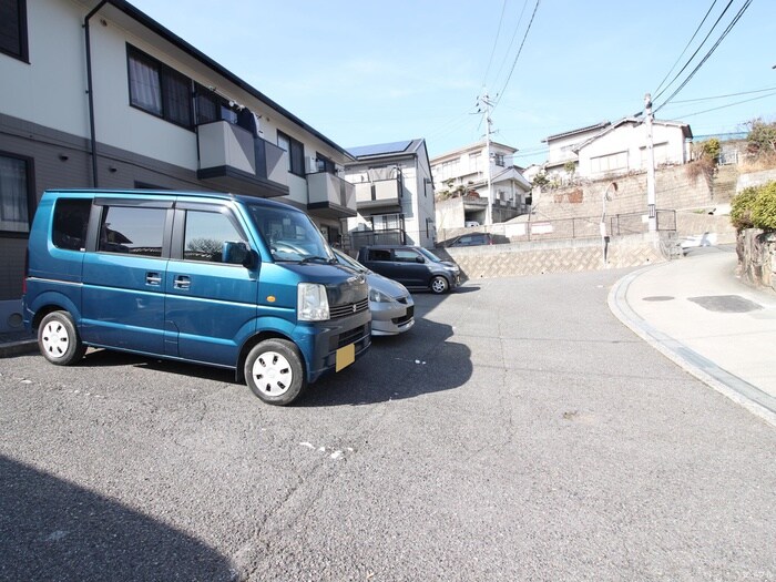 物件外観写真2　(駐車場)