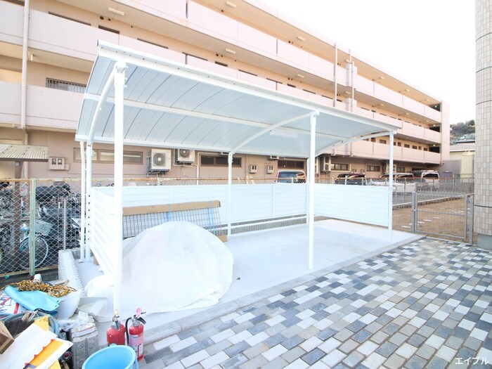 物件外観写真4　(駐輪場)