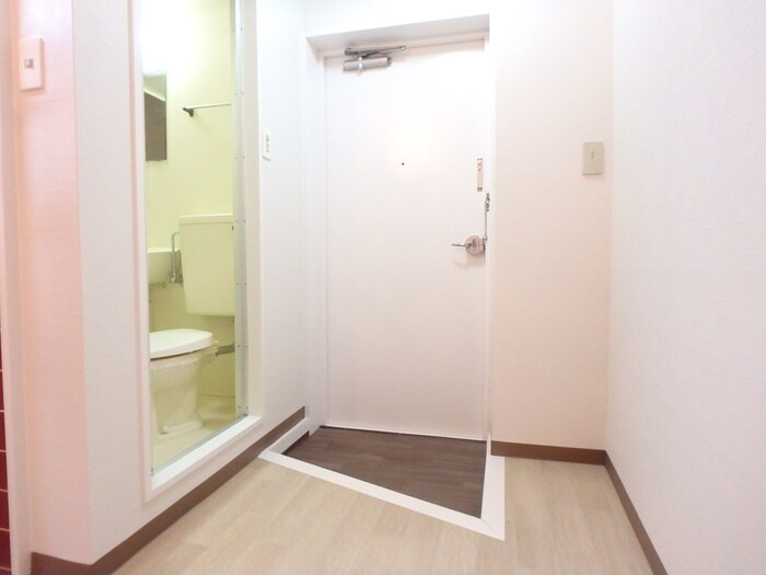 物件内観写真15　(玄関)