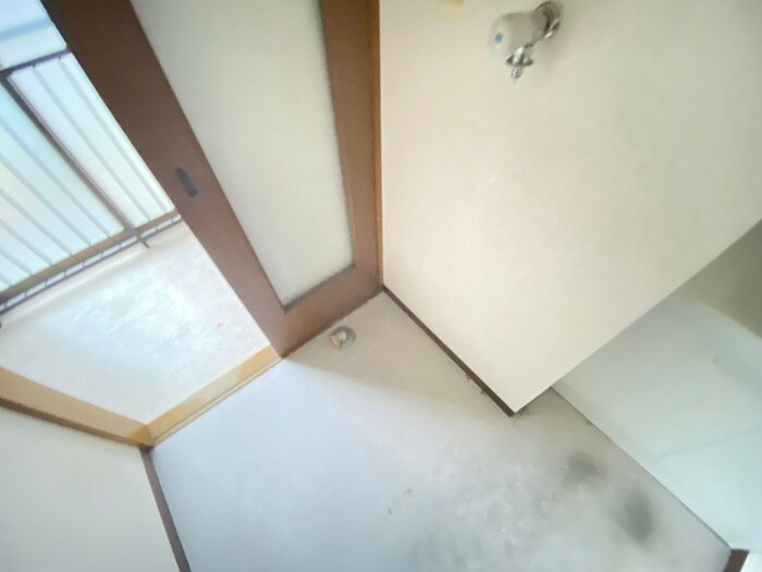 物件内観写真16　(洗濯機置場)