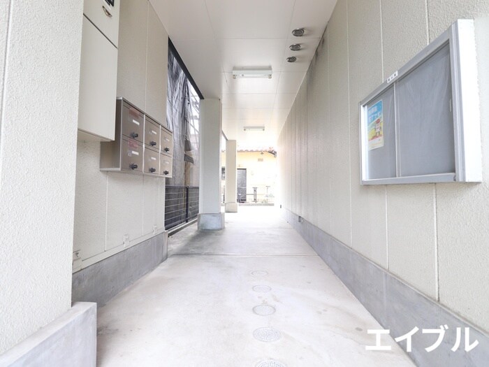 物件外観写真6　(エントランス部分)