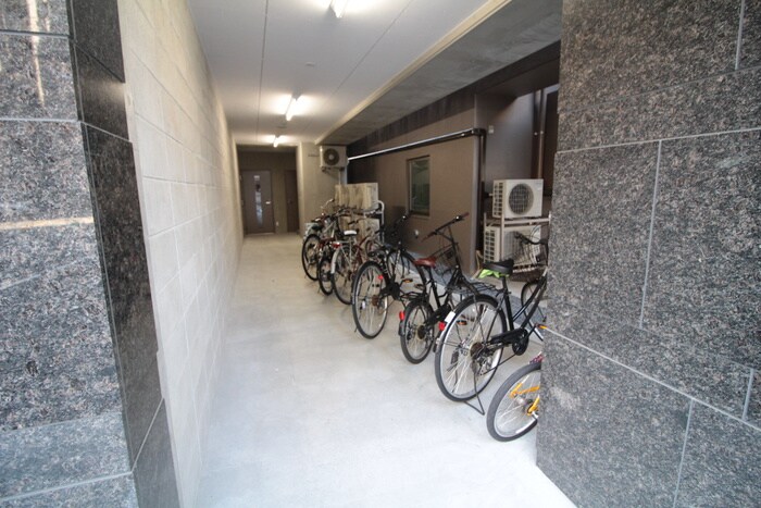 物件外観写真3　(駐輪場)