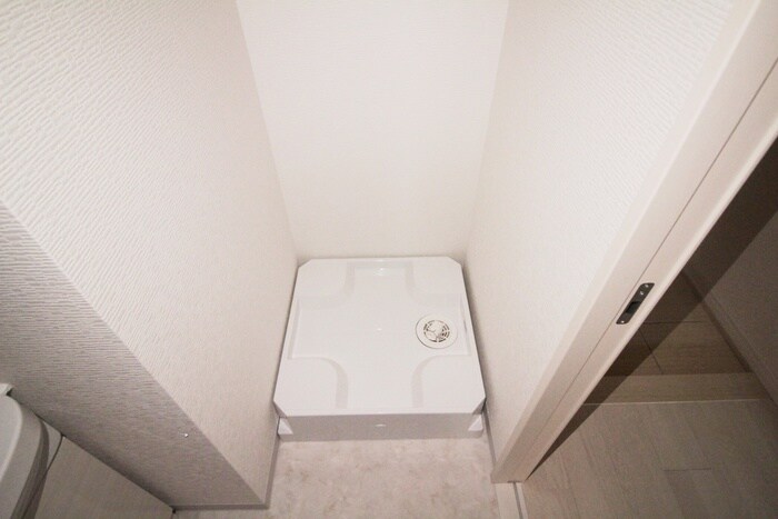 物件内観写真12　(洗濯機置場)