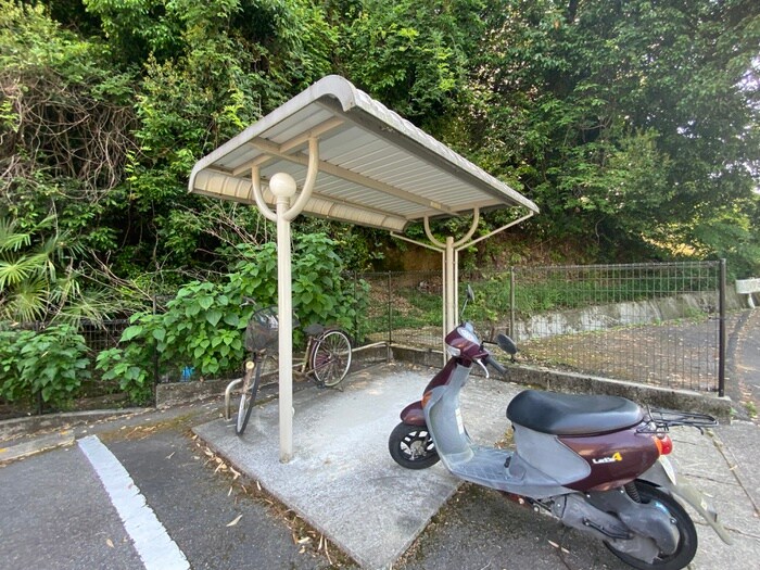 物件外観写真3　(駐輪場)