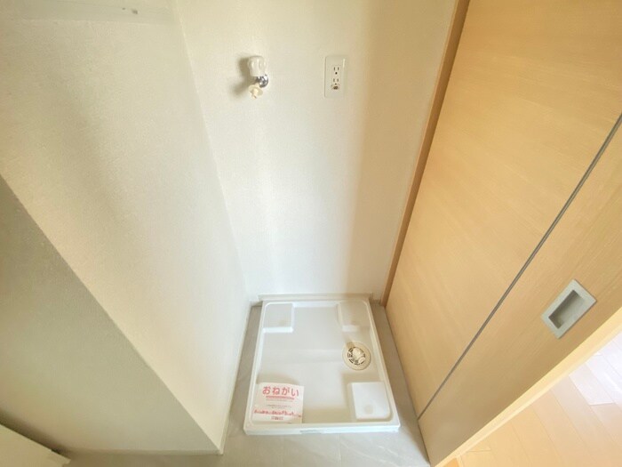 物件内観写真13　(洗濯機置場)