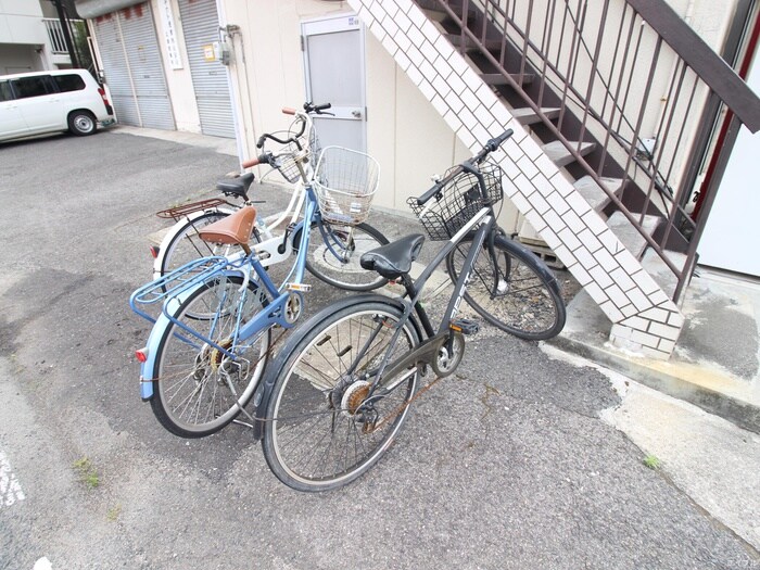 物件外観写真3　(駐輪場)