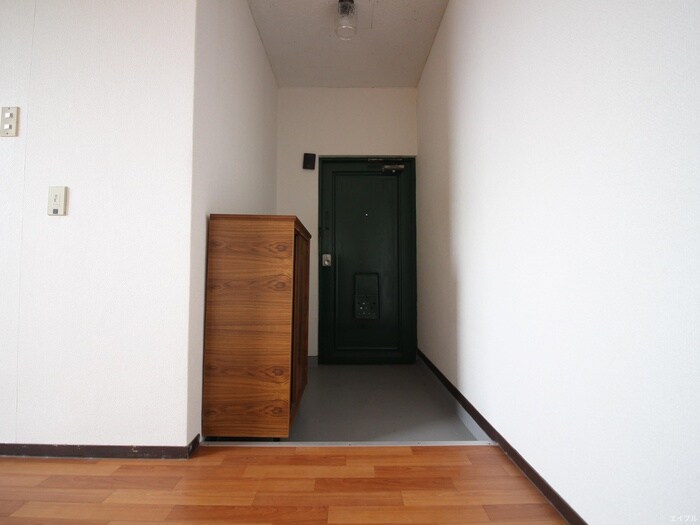 物件内観写真18　(玄関)