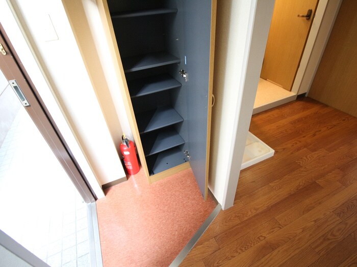 物件内観写真11　(玄関)