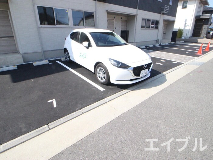 物件外観写真2　(駐車場)