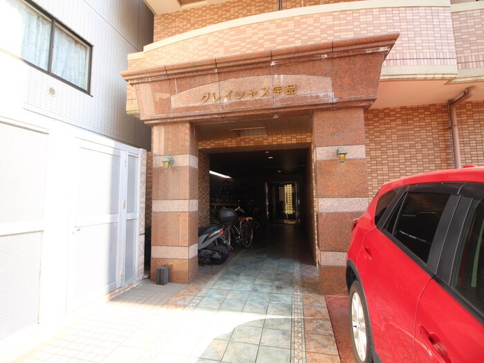 物件外観写真2　(エントランス部分)