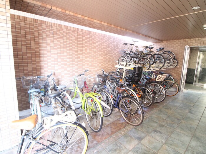 物件外観写真3　(駐輪場)